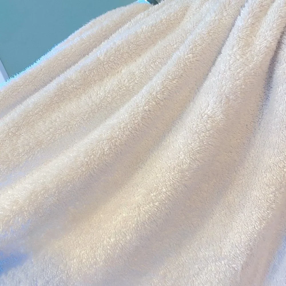 Vera Wang White Bath Towel Body